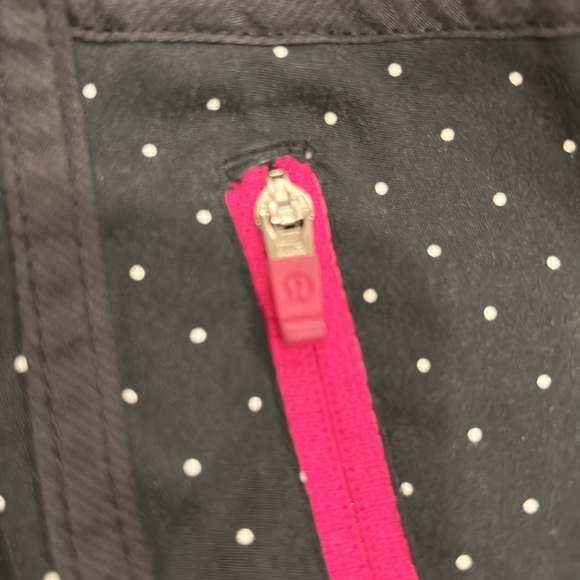 Lululemon shorts size 6 super cute! - Picture 4 of 4